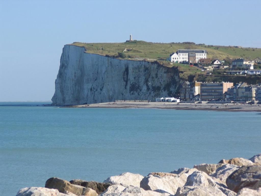 Caprices De Mer Appartement Avec Grand Balcon Et Vue A 300 M Plage, Apercu Mer, Lit Queen Size, Mers Les Bains Le Treport , Petit Dejeuner En Option, 2 Velos Fournis 外观 照片