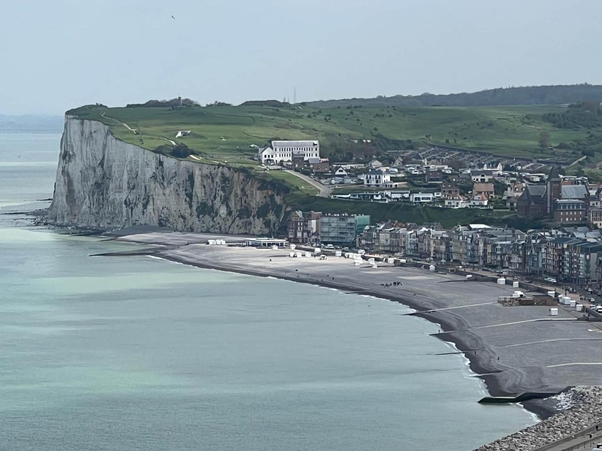 Caprices De Mer Appartement Avec Grand Balcon Et Vue A 300 M Plage, Apercu Mer, Lit Queen Size, Mers Les Bains Le Treport , Petit Dejeuner En Option, 2 Velos Fournis 外观 照片